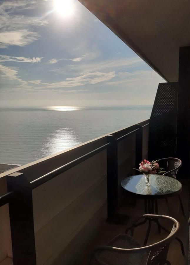 Orbi City Sea View - Special Category Aparthotel Batumi Exteriör bild