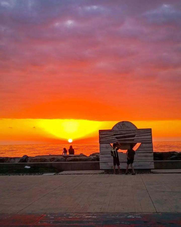 Orbi City Sea View - Special Category Aparthotel Batumi Exteriör bild